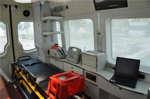 定边县救护车内部